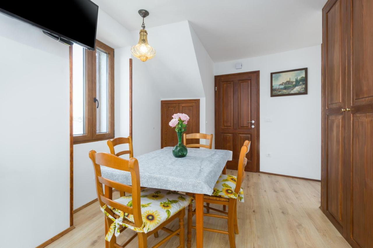 Apartment Lanterna Veneziana Rovigno Esterno foto